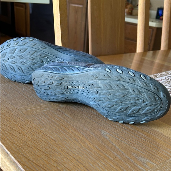 Skechers Charcoal grey leather women’s size 9 1/2  Slip-On Shoes - Picture 5 of 5